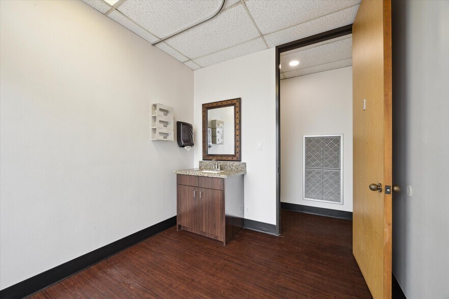 More Photos Of 560 Blossom St, Webster Medical For Lease
