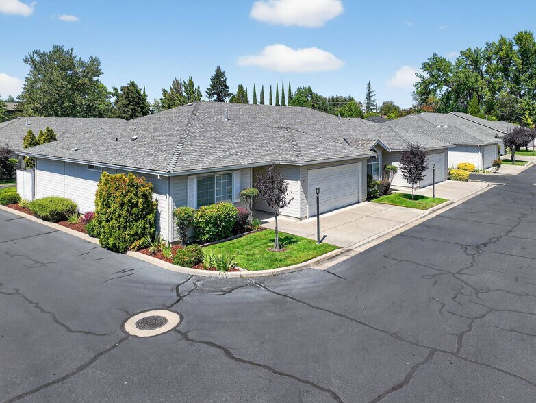 Primary Photo Of 1221 Skeeters Ln, Medford Apartments For Sale