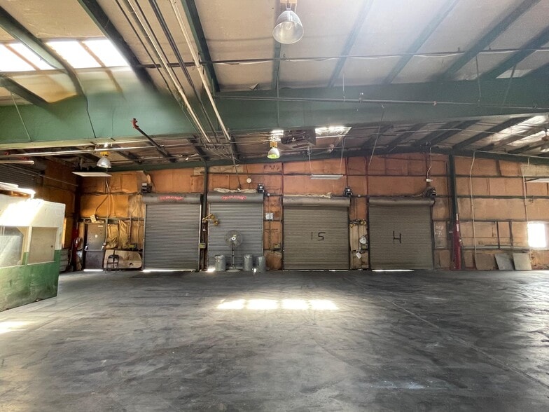 More Photos Of 3901 Camden Ave, Parkersburg Warehouse For Lease