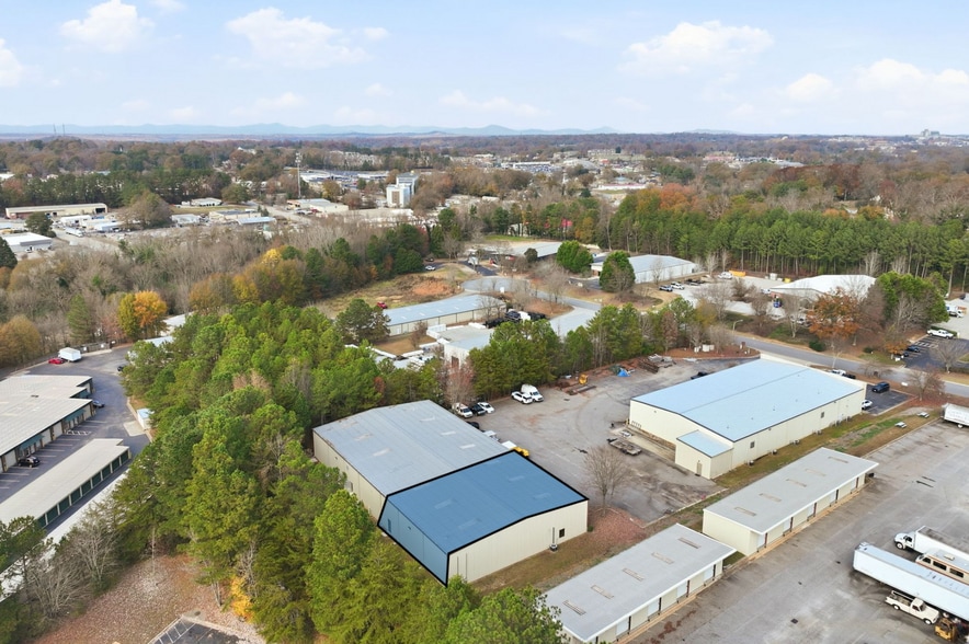 More Photos Of 2417 Hilton Way, Gainesville Warehouse For Lease