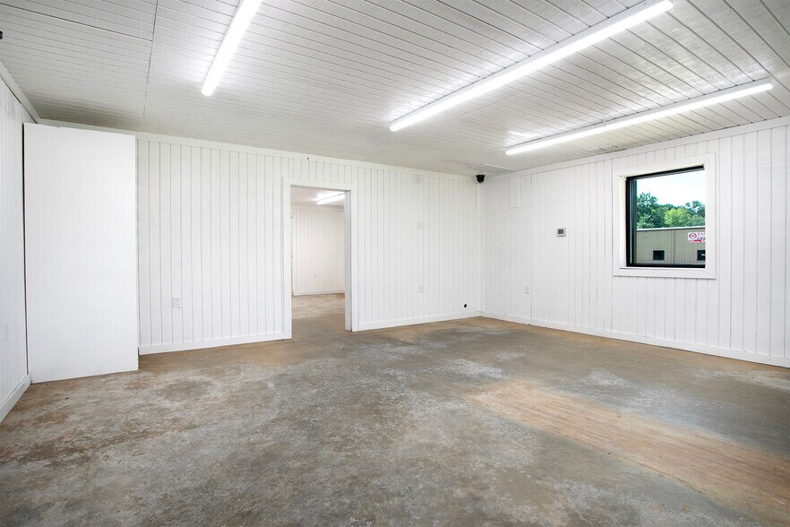 More Photos Of 15503 TX-110, Whitehouse Warehouse For Lease