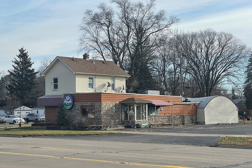 Primary Photo Of 28001-28049 Seven Mile Rd, Livonia Restaurant For Sale