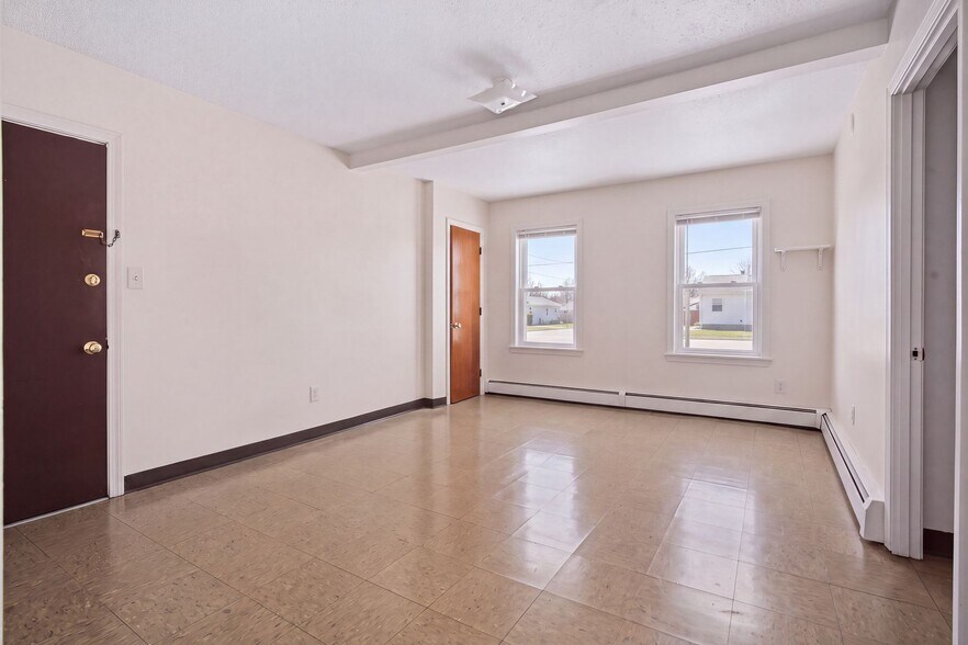 More Photos Of 471 Pond St, Woonsocket Apartments For Sale
