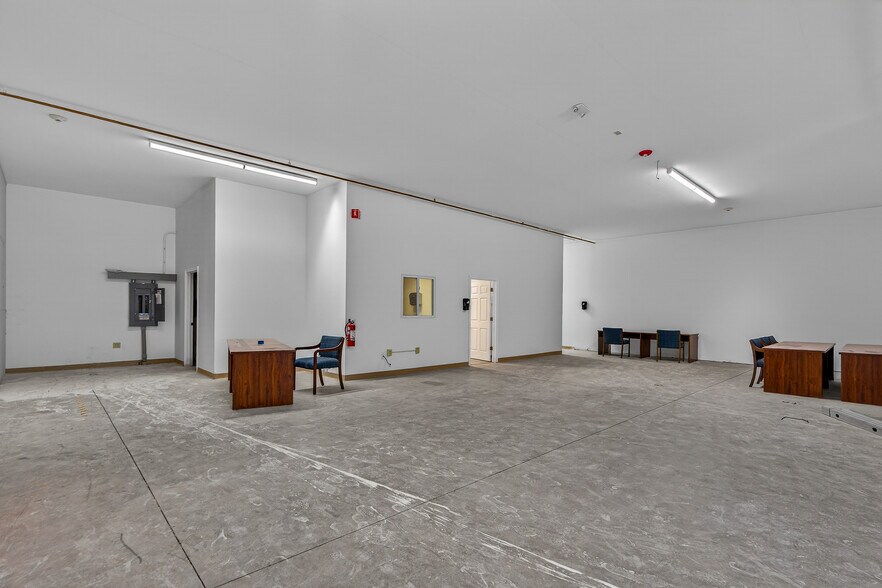 More Photos Of 430 Chapel Hill Rd, Oakdale Freestanding For Lease