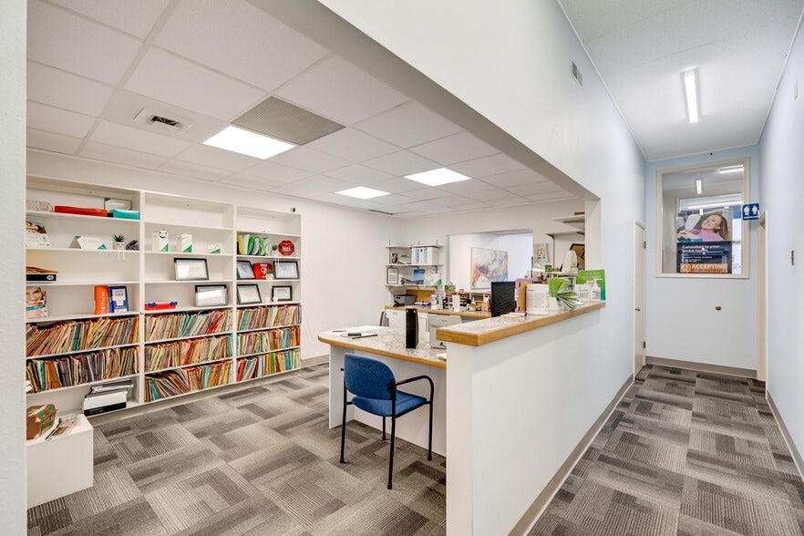 More Photos Of 2510-2512 Colby Ave, Everett Storefront Retail Office For Sale