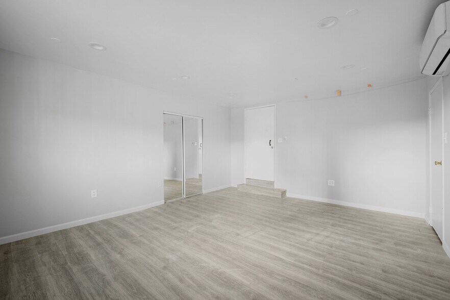 More Photos Of 7798 Foothill Blvd, Tujunga Freestanding For Sale