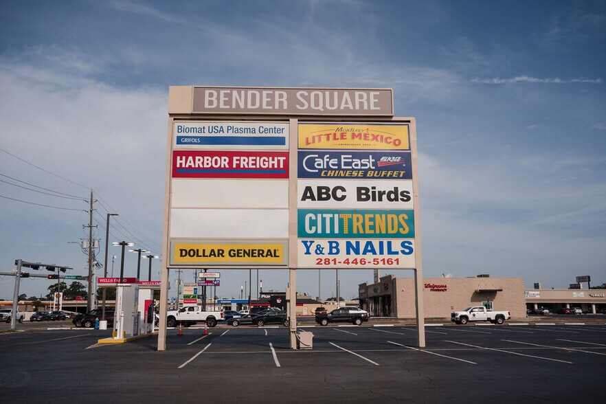 More Photos Of 210-264 1st St W, Humble Unknown For Lease