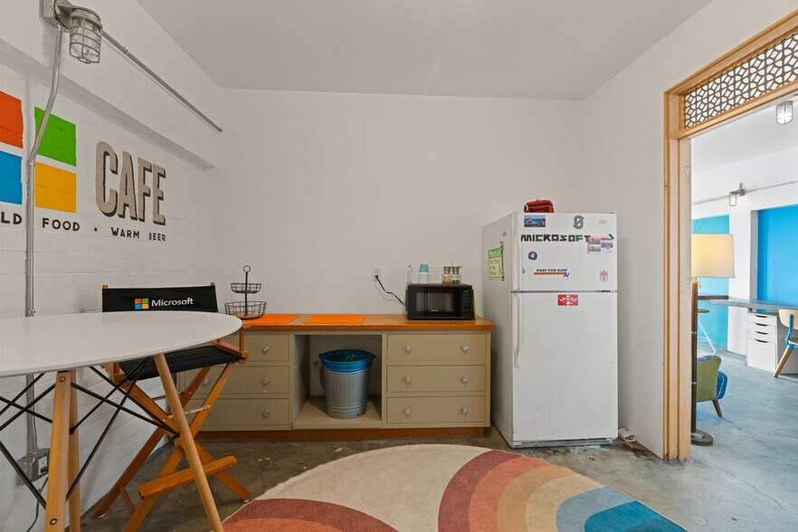 More Photos Of 5927 Blackwelder St, Culver City Loft Creative Space For Lease