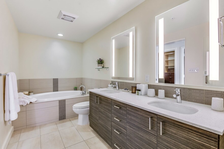 More Photos Of 2105 5th Ave, Seattle Apartments For Lease
