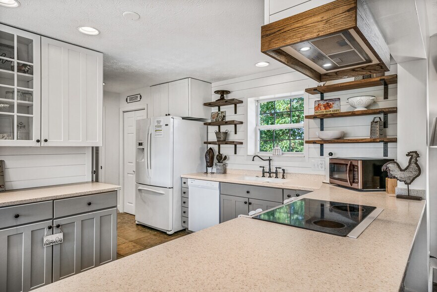 More Photos Of 1249 Gulf Rd, Spencer Golf Course Driving Range For Sale
