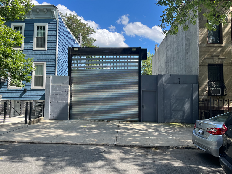 Primary Photo Of 194 Moffat St, Brooklyn Land For Lease