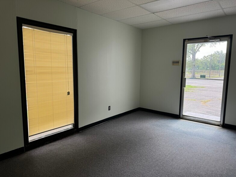 More Photos Of 606 Academy Ave, Dublin Medical For Lease