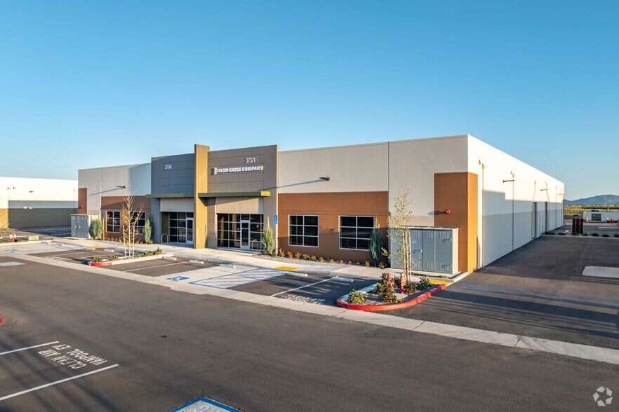 More Photos Of 37373 Industry Way, Murrieta Unknown For Lease