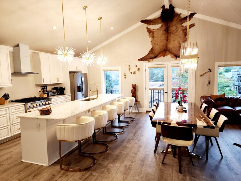 More Photos Of 870 Main St, Blowing Rock Restaurant For Sale