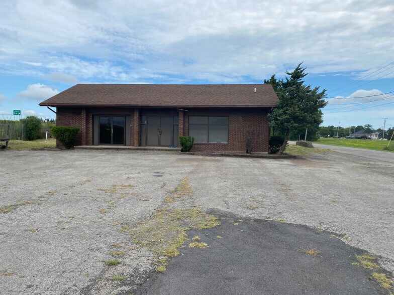 More Photos Of 3909 Witmer Rd, Niagara Falls Freestanding For Lease