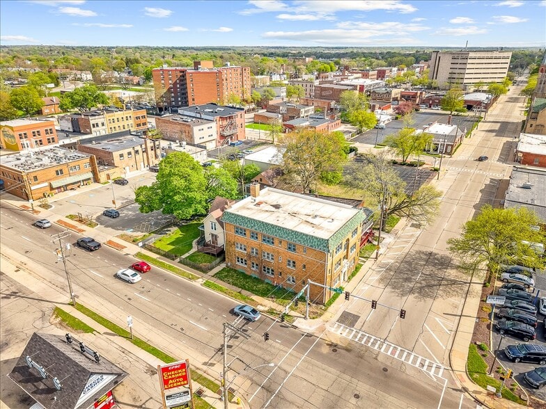 More Photos Of 204 S 6th St, Rockford Apartments For Sale