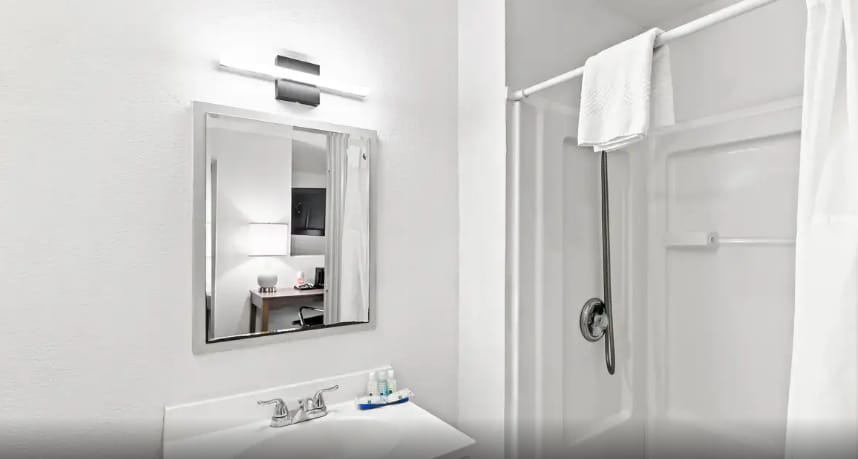 More Photos Of 106 Hasler Blvd, Bastrop Hotel For Sale