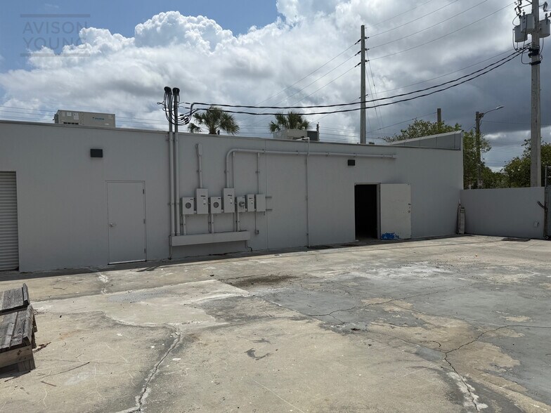 More Photos Of 1814 Edgewater Dr, Orlando Storefront For Lease