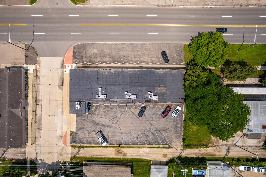 More Photos Of 26045-26095 W 6 Mile Rd, Redford Township Medical For Lease