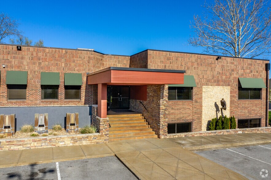 More Photos Of 5200 W 94th Ter, Prairie Village Office For Lease