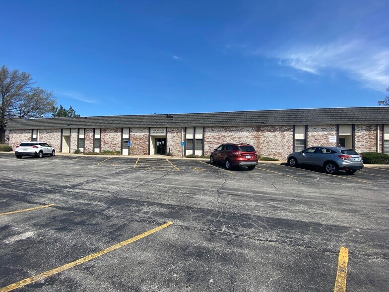 More Photos Of 405-407 S Clairborne Rd, Olathe Unknown For Lease