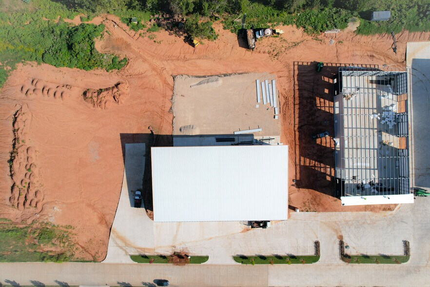 More Photos Of 1662 Freedom Market Pl, Edmond Warehouse For Lease