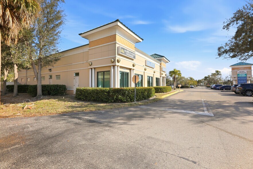 More Photos Of 15661 San Carlos Blvd, Fort Myers Medical For Lease