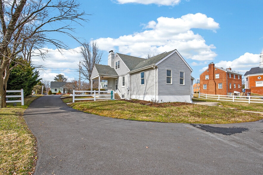 More Photos Of 9511 Belair Rd, Nottingham Freestanding For Lease