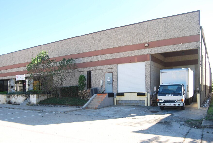 More Photos Of 1410 Vinylex Dr, Carrollton Manufacturing For Lease