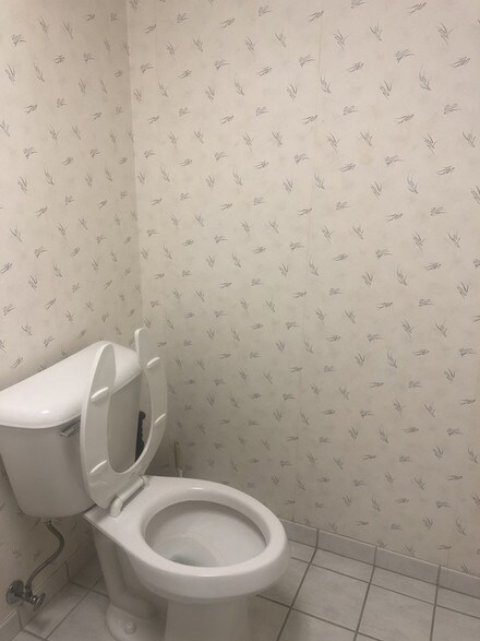 More Photos Of 31040-31046 Utica Rd, Fraser Office Residential For Lease