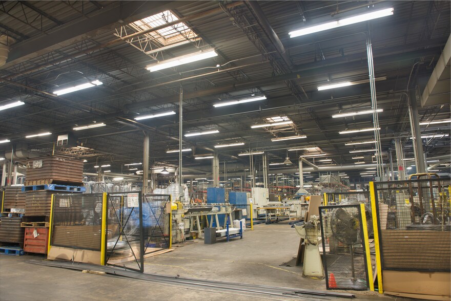 More Photos Of 5858 W 73rd St, Bedford Park Manufacturing For Sale