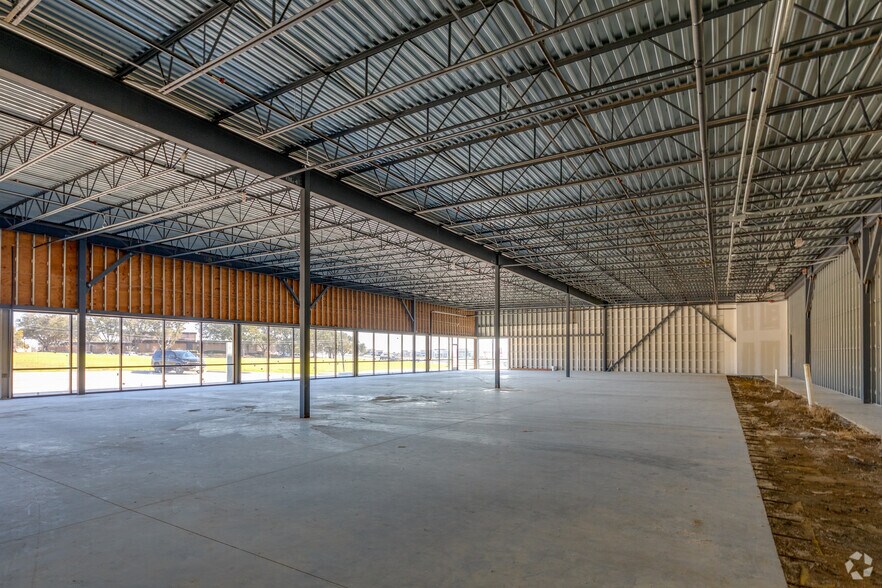 More Photos Of 2600 Becker Dr, Brenham Storefront Retail Office For Lease