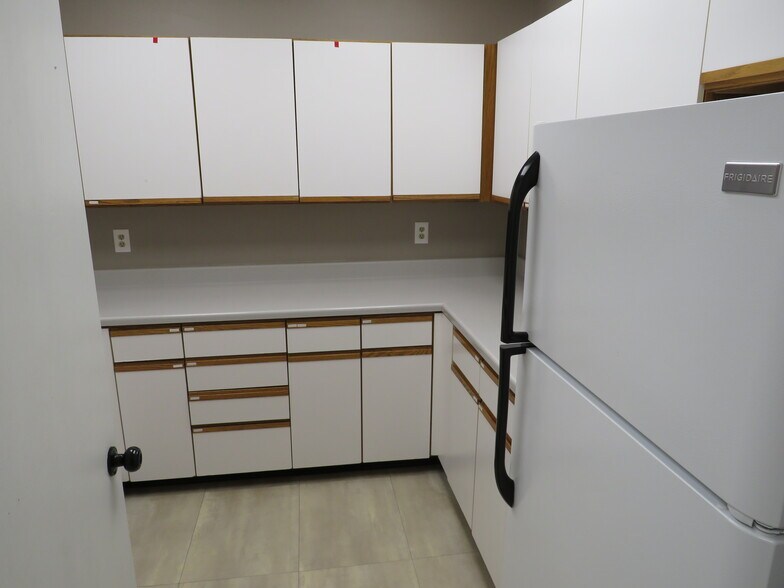 More Photos Of 1715 N Division St, Morris Unknown For Lease
