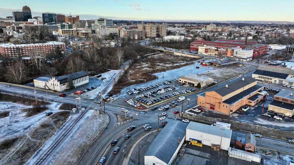 More Photos Of 124 3rd St, Allentown Auto Dealership For Lease