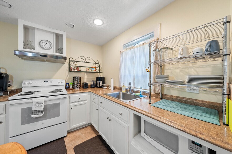 More Photos Of 825 N Forbes St, Lakeport Specialty For Sale