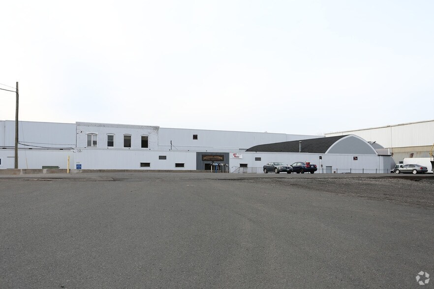 Primary Photo Of 75 Neal Ct, Plainville Manufacturing For Lease