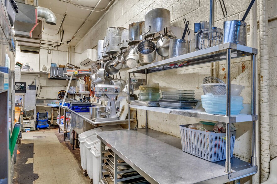 More Photos Of 601 Arizona Ave, Holton General Retail For Sale