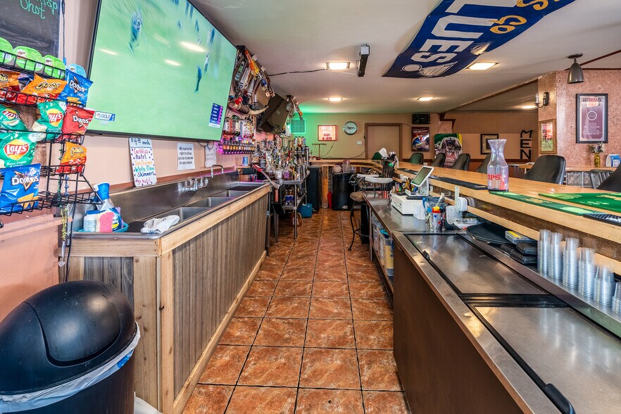 More Photos Of 1329 Walnut St, Murphysboro Office For Sale