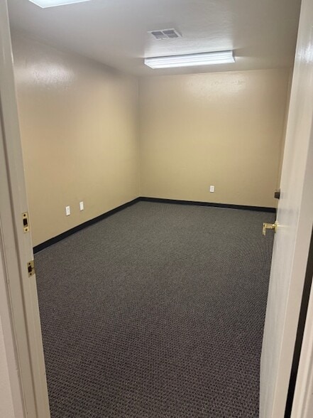 More Photos Of 3937 Alken St, Bakersfield Warehouse For Lease