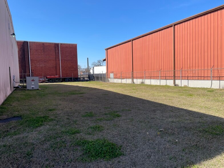 More Photos Of 1100 Chandler St, Montgomery Industrial For Sale