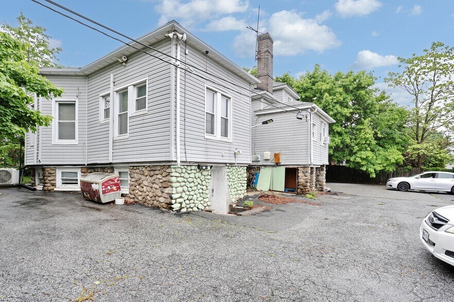 More Photos Of 22 S Madison Ave, Spring Valley Office For Sale
