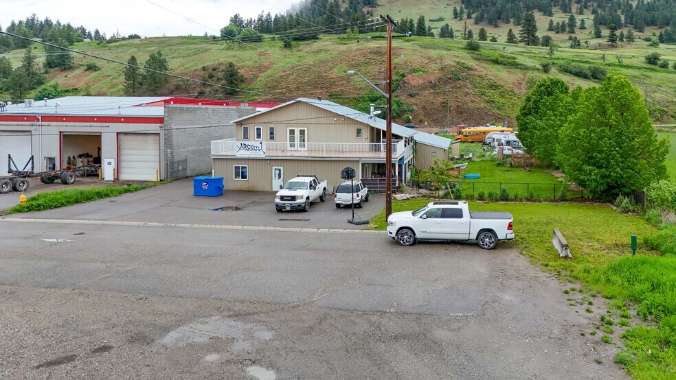 More Photos Of 1415 Dyffryn Rd, Lumby Warehouse For Sale