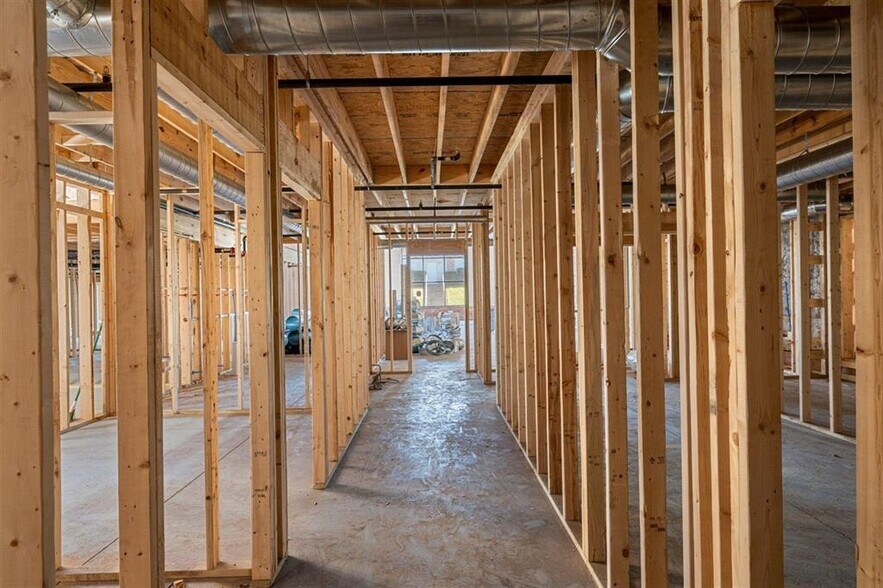 More Photos Of 1349 Adams St, Bowling Green Distribution For Sale