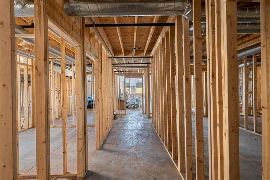 More Photos Of 1349 Adams St, Bowling Green Distribution For Sale