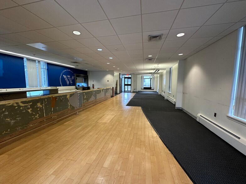 More Photos Of 75 Park Rd, West Hartford Bank For Lease