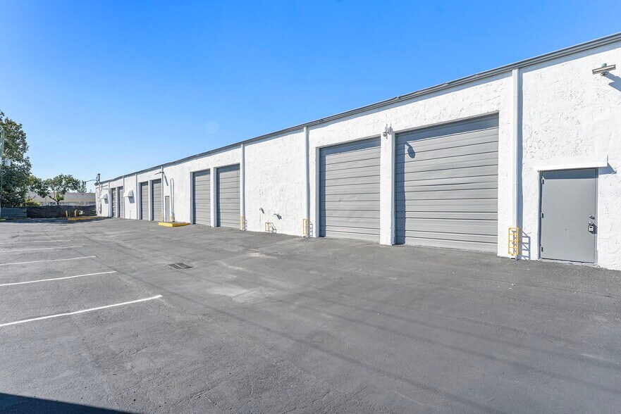 Primary Photo Of 2240 SW 34th St, Fort Lauderdale Warehouse For Lease