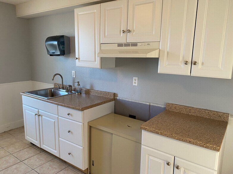 More Photos Of 4142 Crescent Dr, Saint Louis Medical For Sale