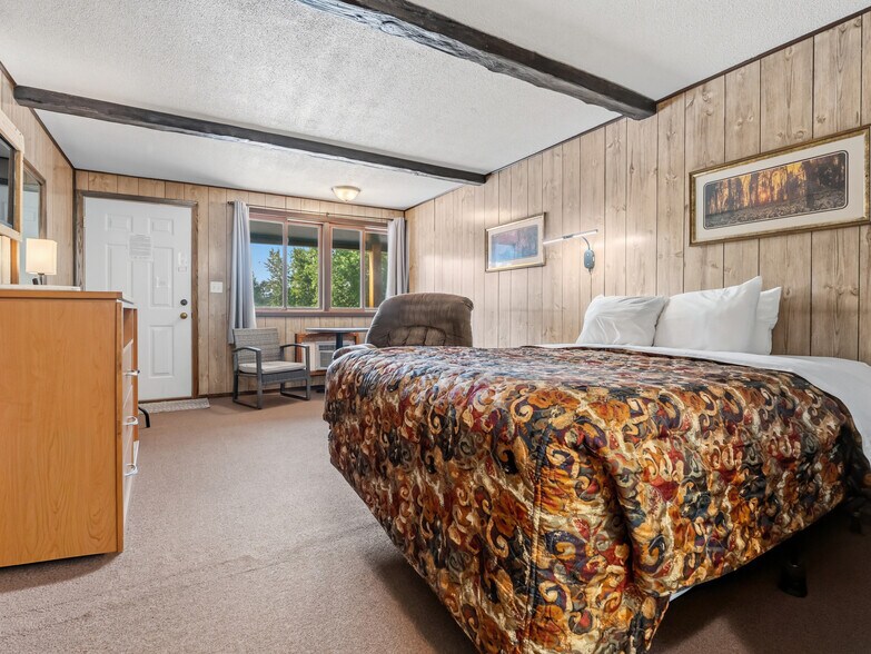 More Photos Of 16154 US 63 Hwy, Hayward Hotel For Sale