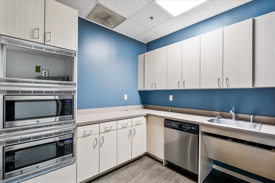 More Photos Of 1823 Eastchester Dr, High Point Office For Lease