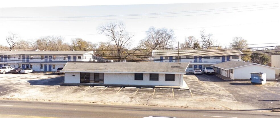 More Photos Of 520 S Jackson St, Jacksonville Hotel For Sale